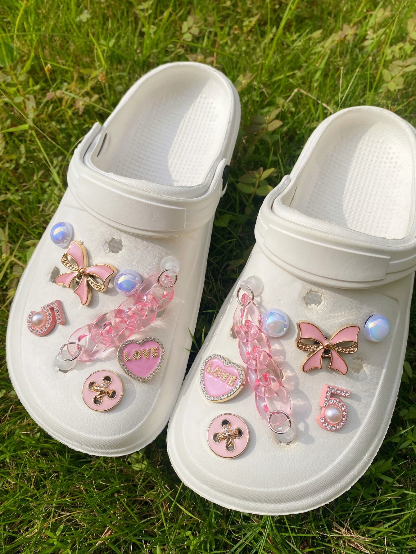 16 DIY detachable shoe accessories, a multi-functional shoe clip accessory suitable for women's sandals, slippers and beach bags