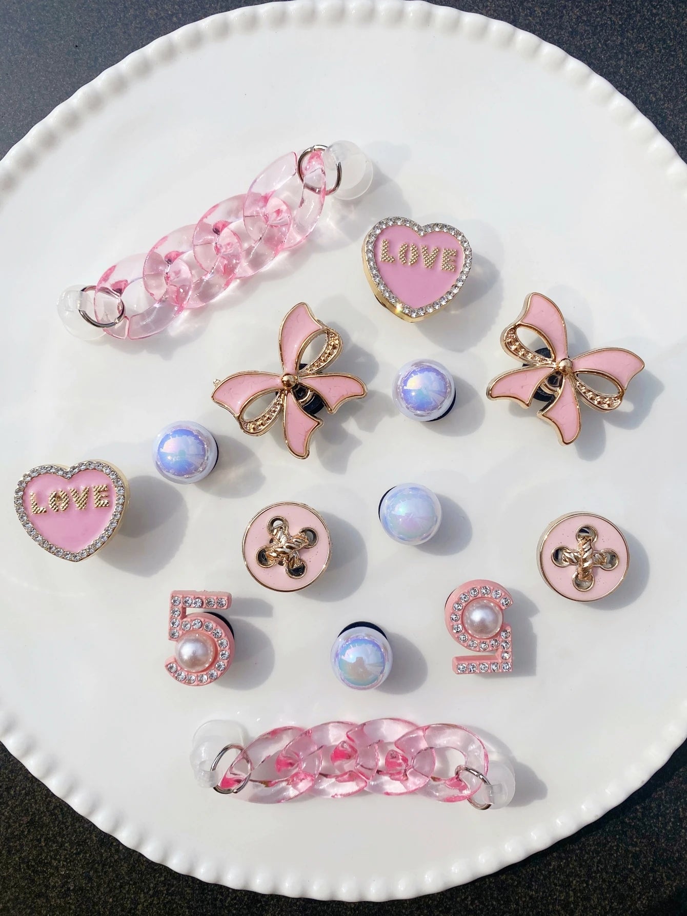 16 DIY detachable shoe accessories, a multi-functional shoe clip accessory suitable for women's sandals, slippers and beach bags