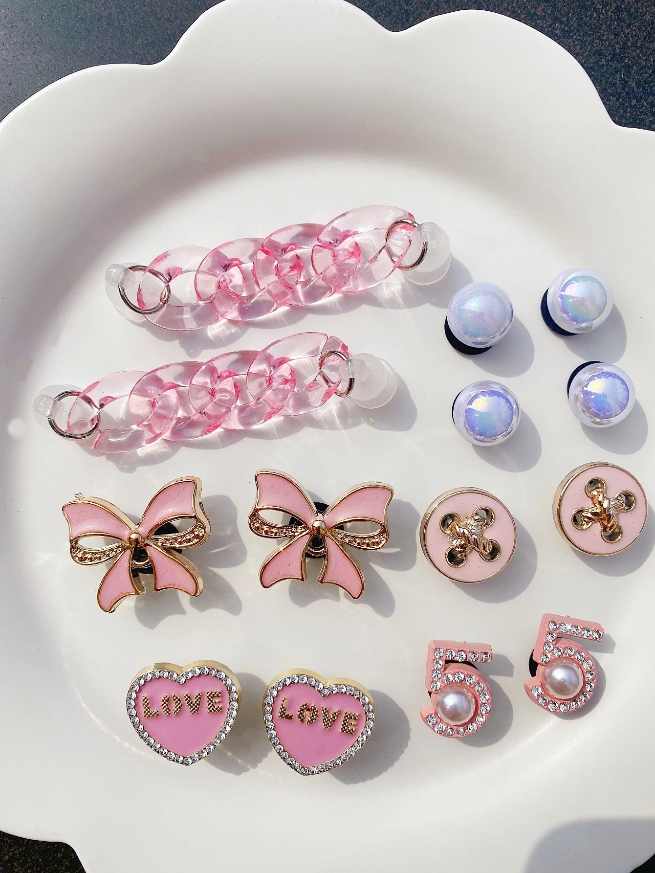 16 DIY detachable shoe accessories, a multi-functional shoe clip accessory suitable for women's sandals, slippers and beach bags